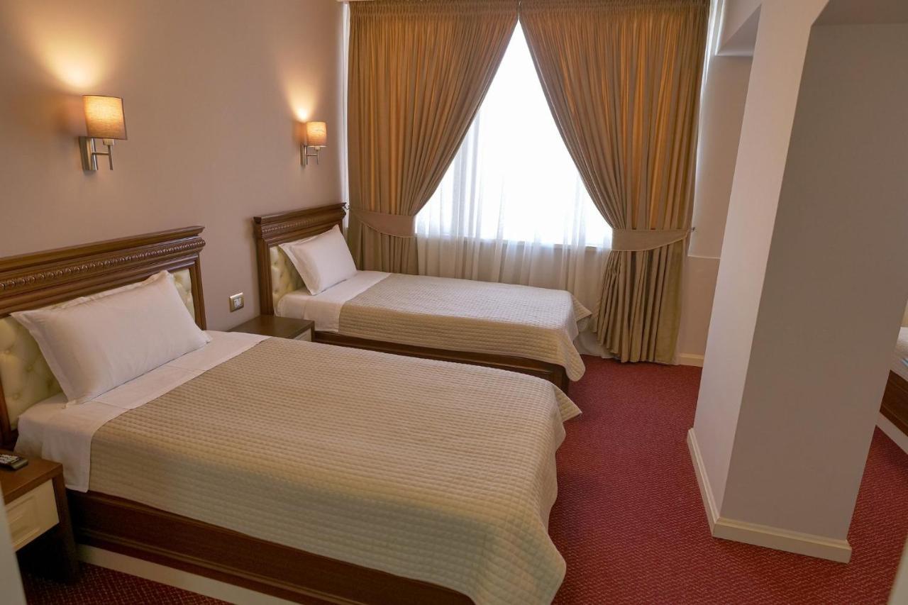 Rozafa Hotel Shkoder Exterior photo