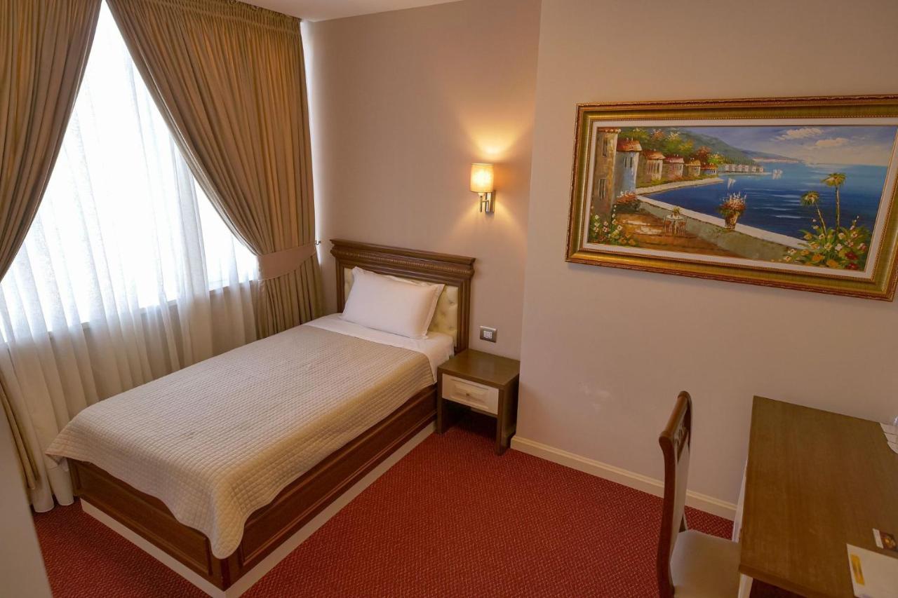Rozafa Hotel Shkoder Exterior photo