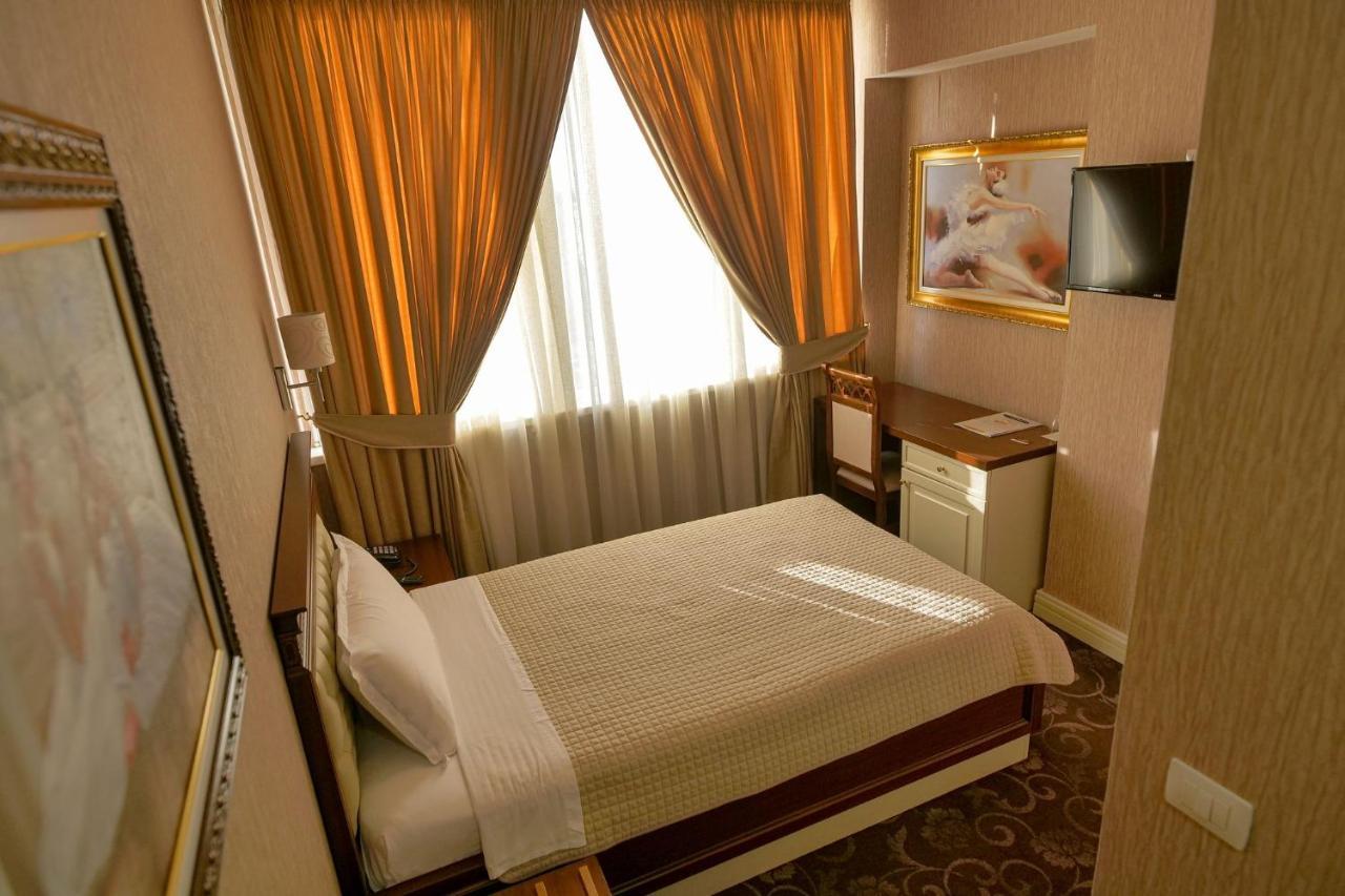 Rozafa Hotel Shkoder Exterior photo