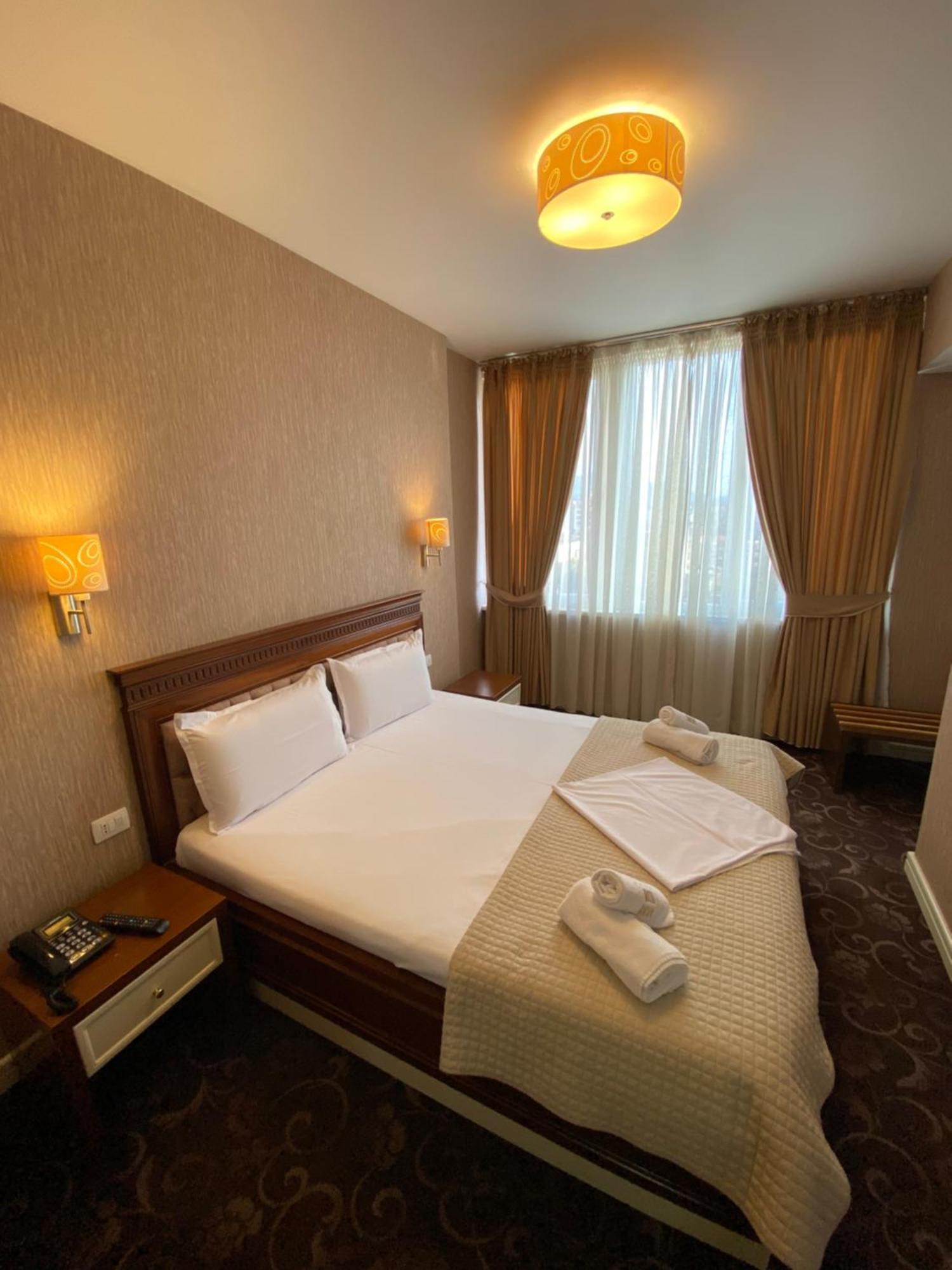Rozafa Hotel Shkoder Exterior photo