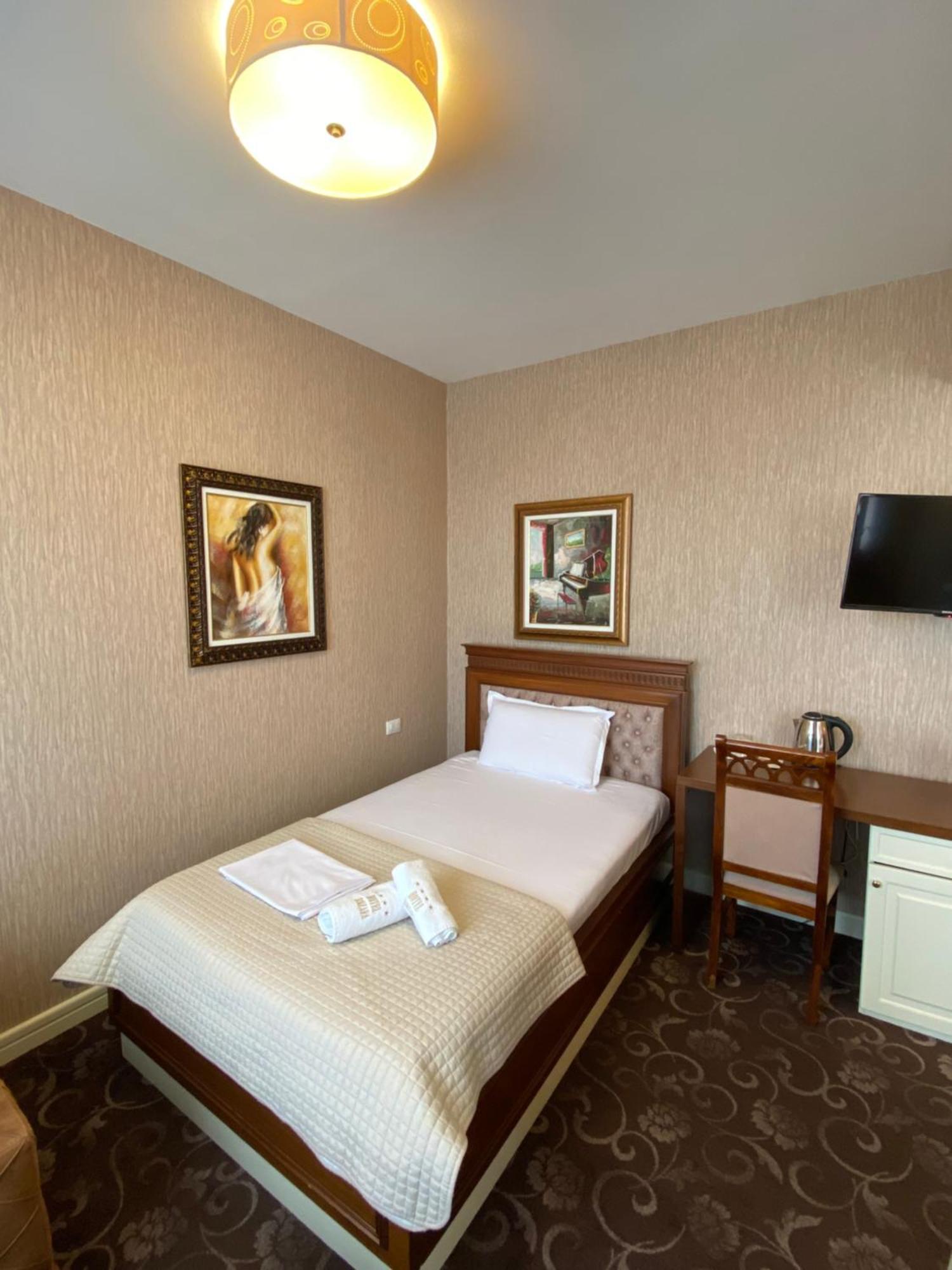 Rozafa Hotel Shkoder Exterior photo