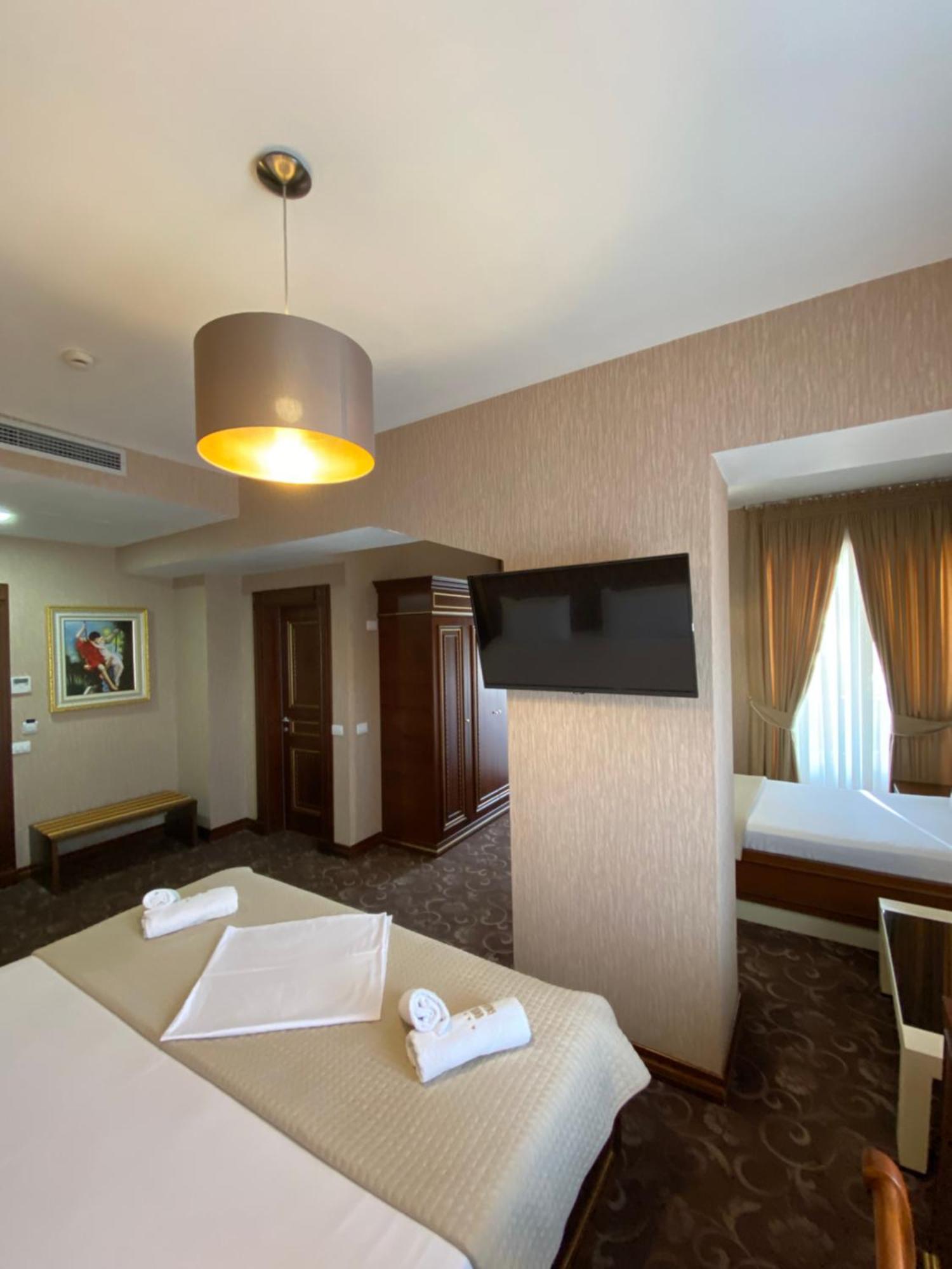 Rozafa Hotel Shkoder Exterior photo