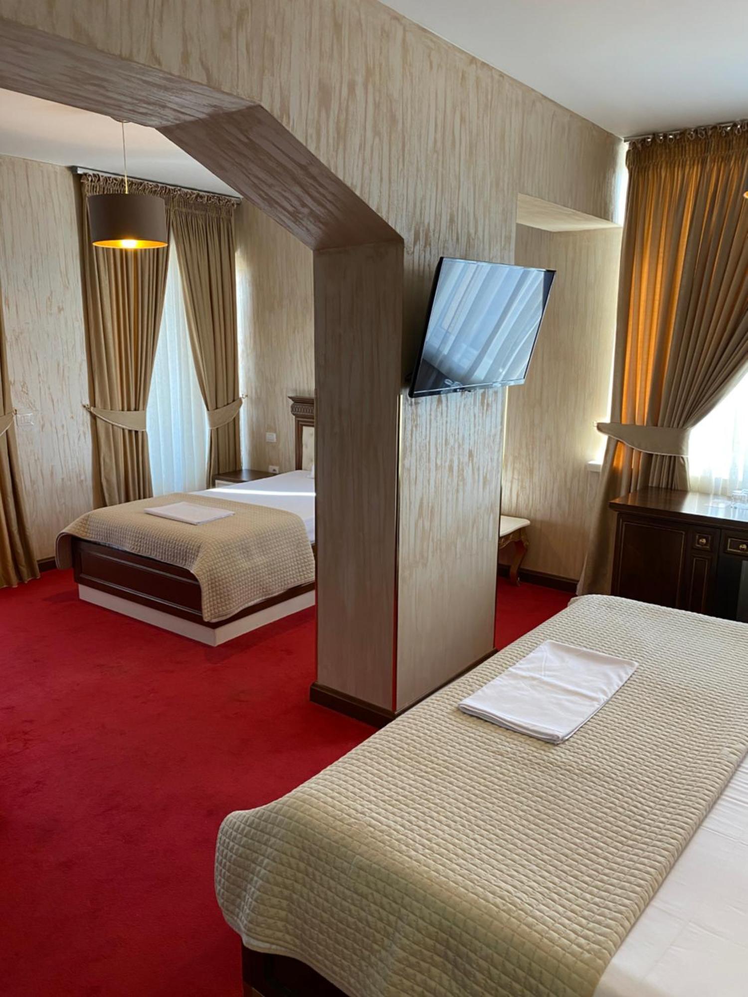 Rozafa Hotel Shkoder Exterior photo