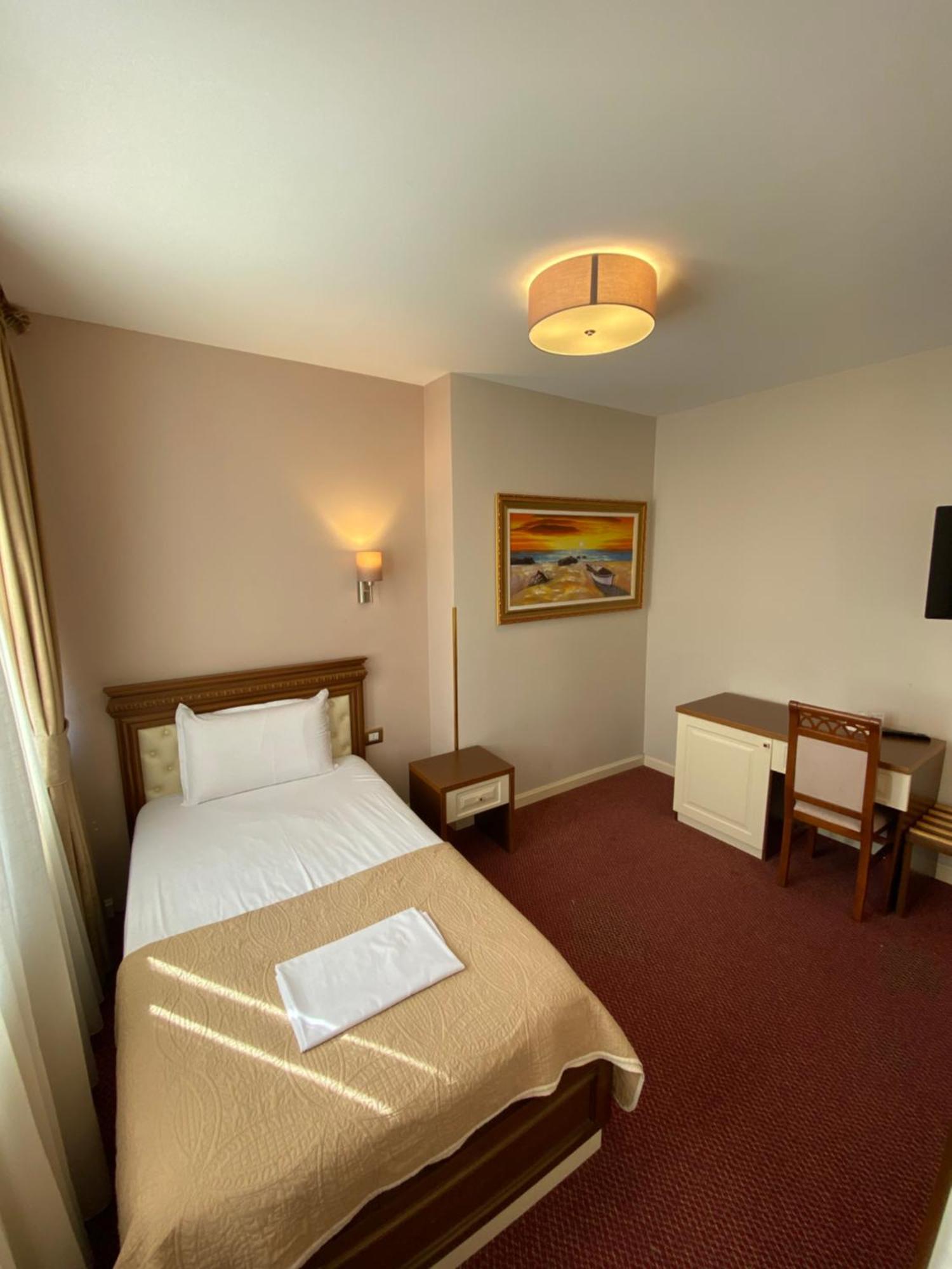 Rozafa Hotel Shkoder Exterior photo
