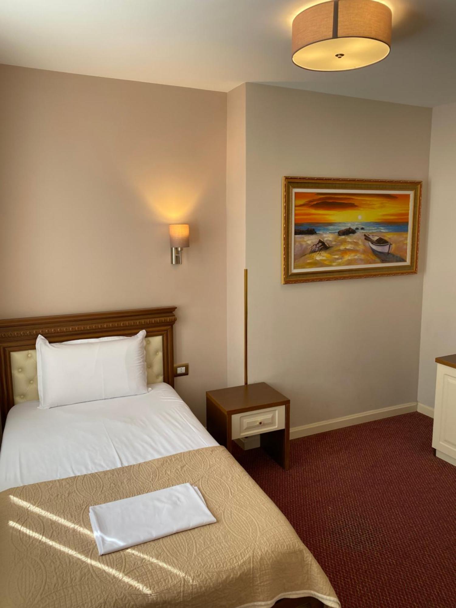 Rozafa Hotel Shkoder Exterior photo