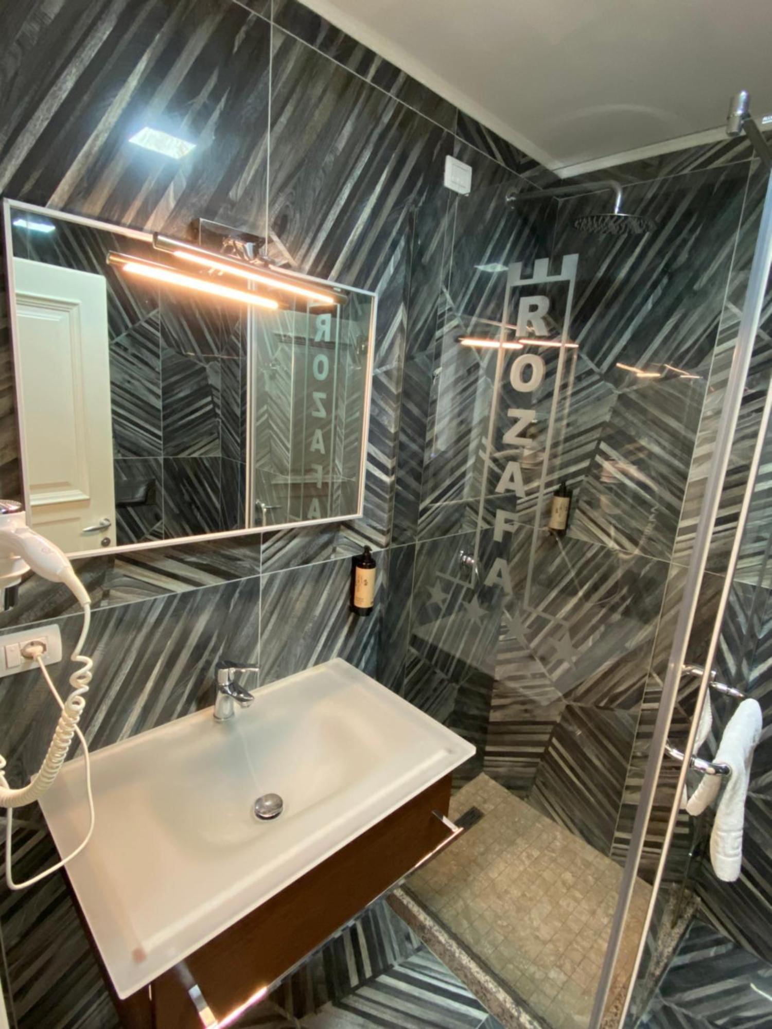 Rozafa Hotel Shkoder Exterior photo